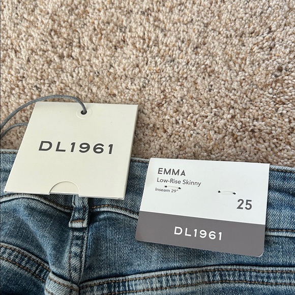 DL1961 NWT Emma Low-Rise Skinny Claiborne Blue Denim Jeans Pants **Size 25* 🌸🌸 - Picture 8 of 8